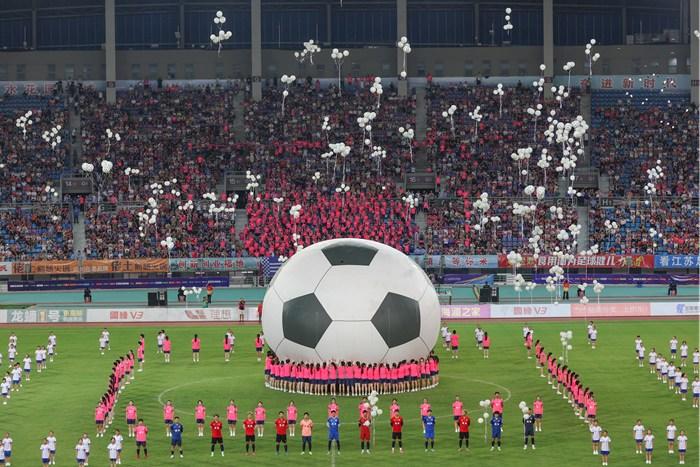 “苏超”联赛继续  镇江主场氛围浓