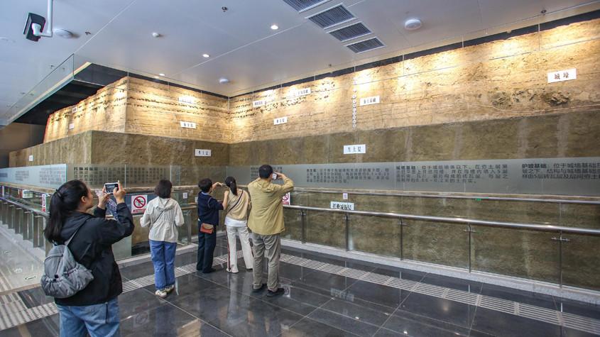 天津地铁里“藏”着古城墙