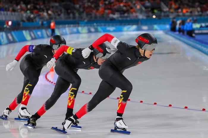 中国队获速度滑冰男子团体追逐铜牌