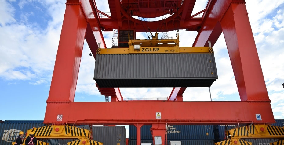 蓬勃十年：贸易畅通连万里，铺就繁荣“高速路”