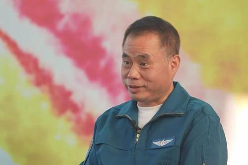 歼-15首飞前夜，他们为何要请试飞员吃饭？