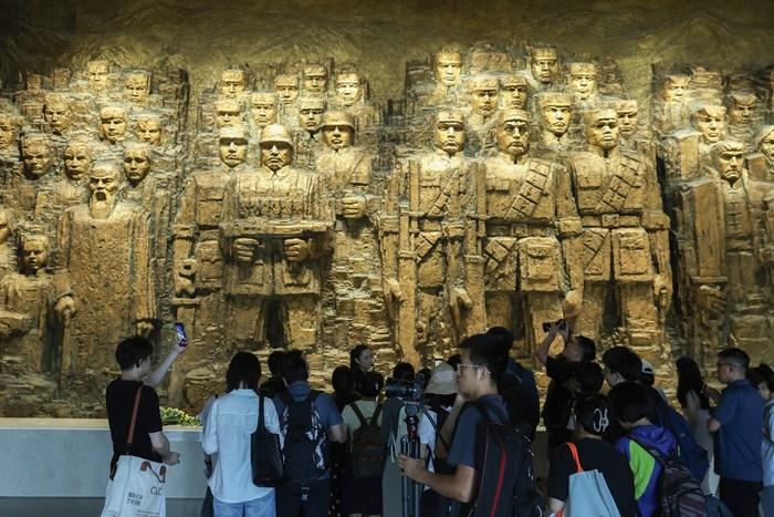 《为了民族解放与世界和平》主题展览开幕